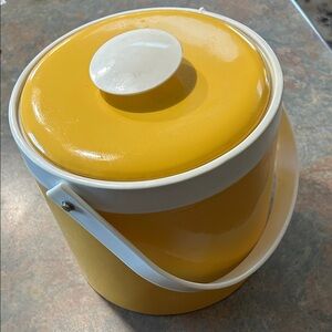 Georges Briard yellow and white vinyl Mid Century Modern ice bucket with lid.